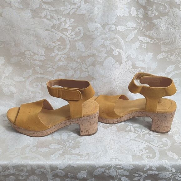Crown Vintage Goldenrod Suede Cork Heel Sandal Shoes - Picture 2 of 7